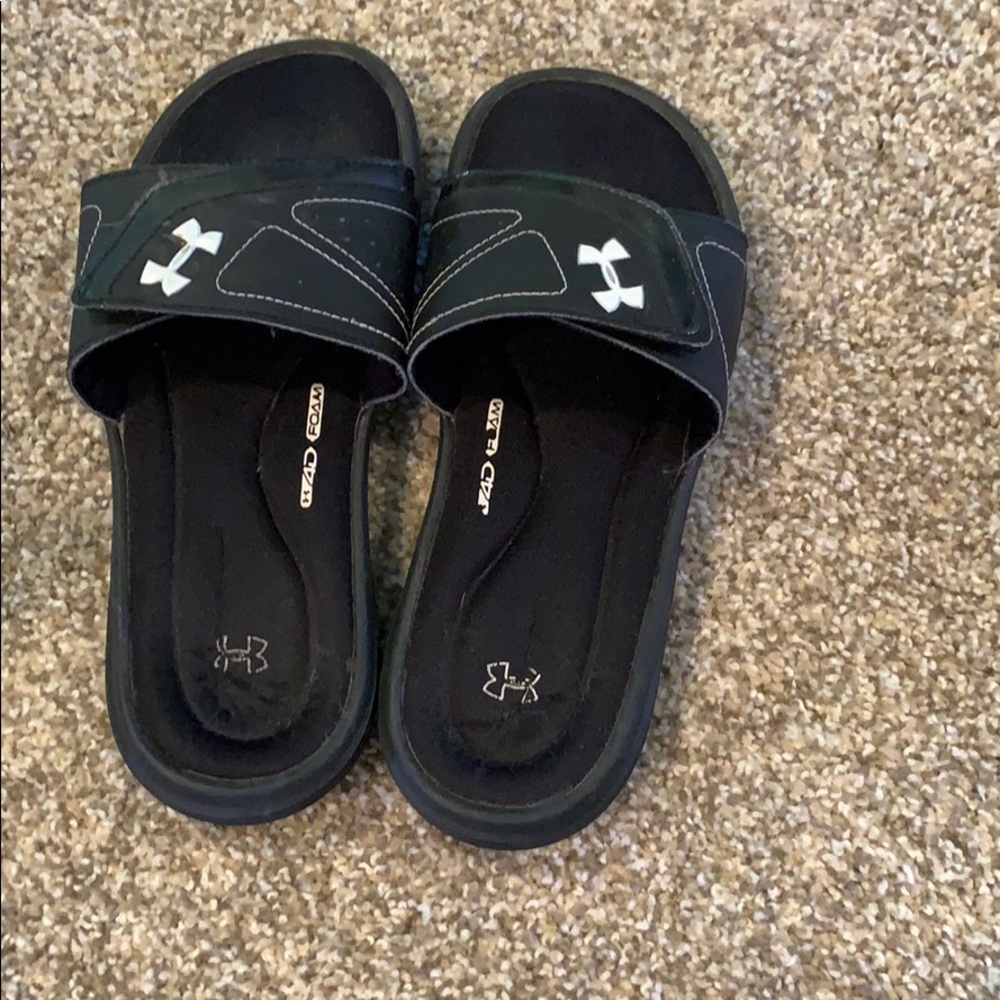 Black nike under armor slide ons
